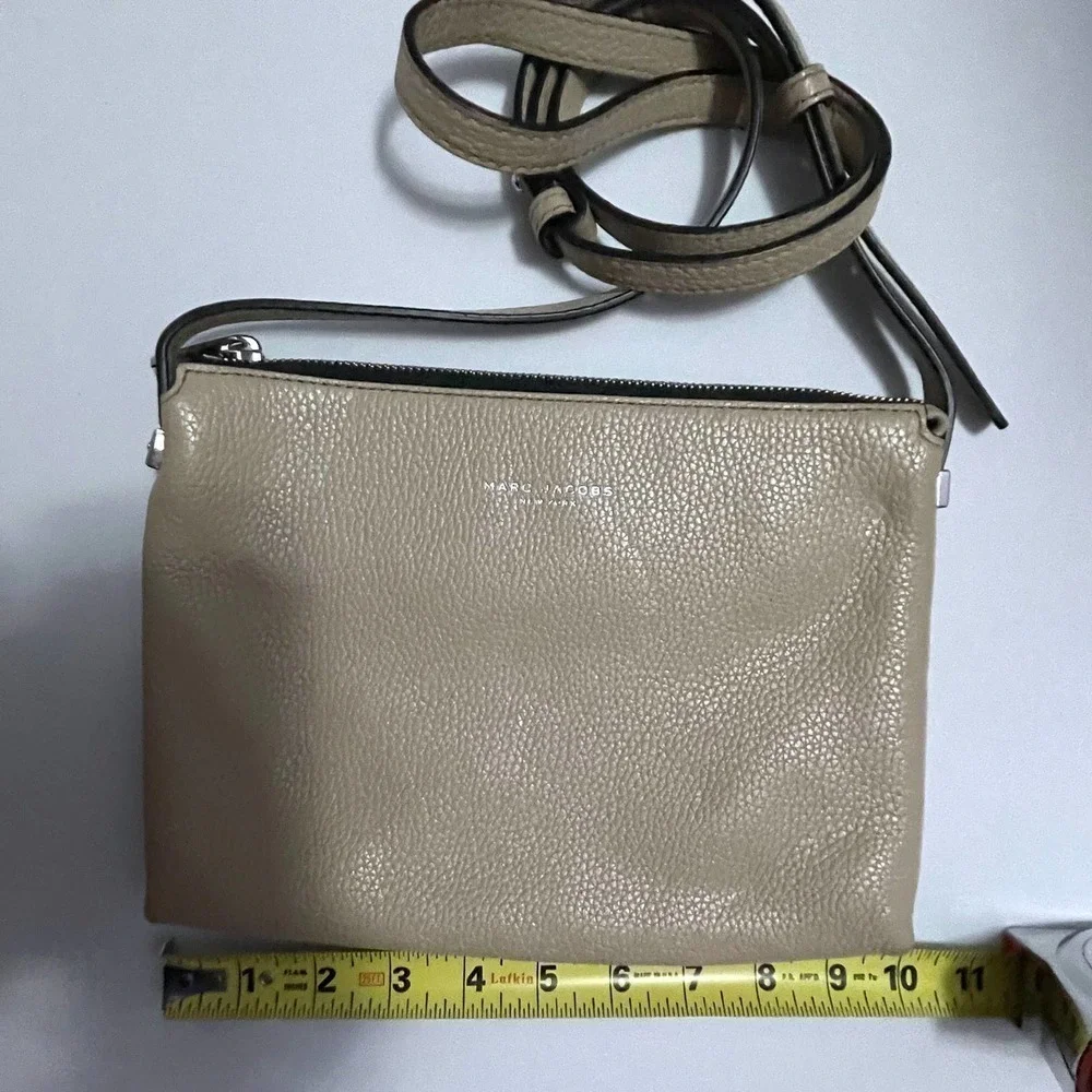 𝅺marc Jacobs Taupe Leather Crossbody Handbag